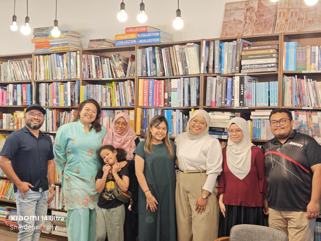 Milk and Mum Hub community gathering